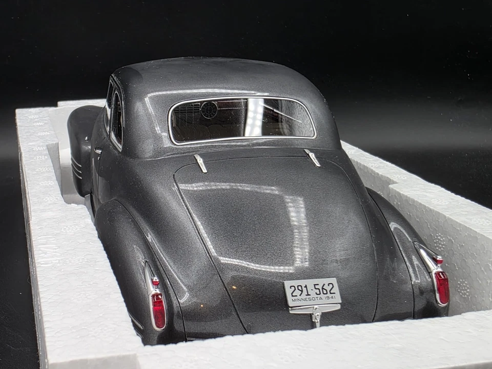 BOS Models 1941 Cadillac Series 62 Club Coupe 1:18 Resin Car LE 504 BOS291 Gray - Image 4 of 4