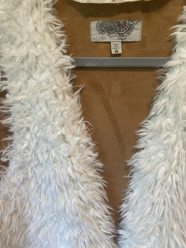 Ecote Furry Soft Ivory Long Vest Boho Western Sz Medium Fall Mob Fun Chic - Image 4 of 4