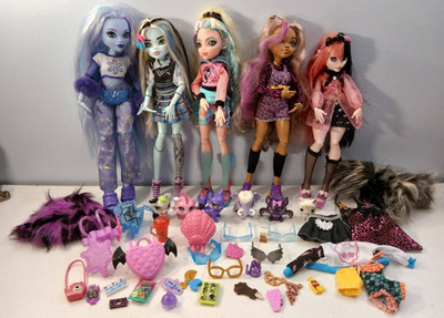 Lot Of 5 Monster High Dolls w/ Accessories very good condition used for display