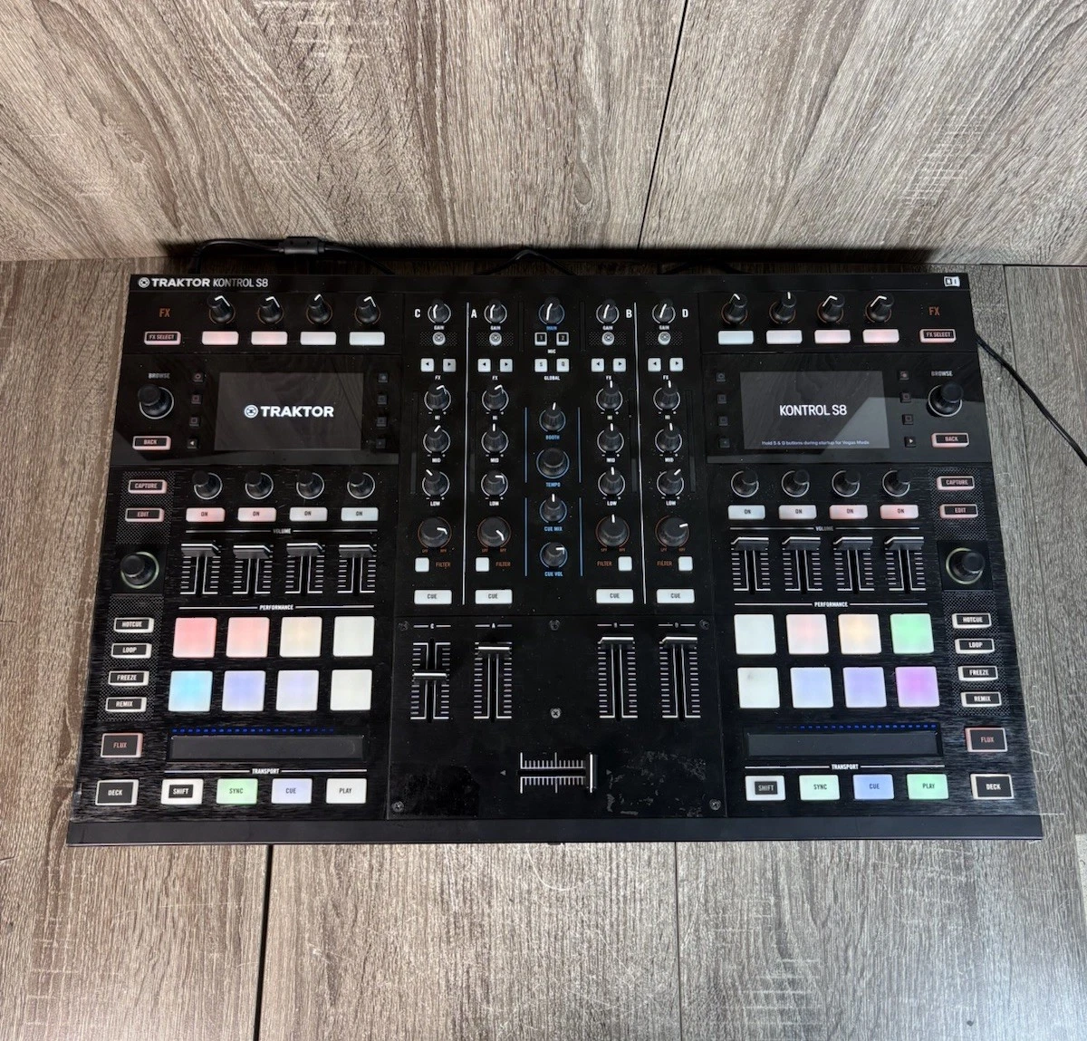Native Instruments Traktor Kontrol S8 4-channel DJ Controller W