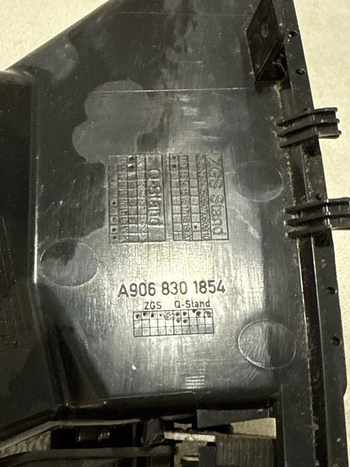 Mercedes Benz Sprinter 2500 2016 OEM salida de aire central - A 906 830 1854 Foto 3 de 4