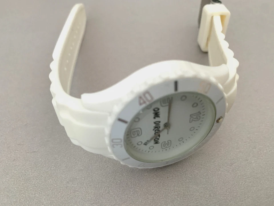 One Direction VIP Merch. White WristWatch, Engraved ID Names on back, Never Worn - Image 3 of 4