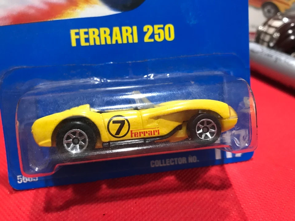 Ferrari 250 1991 Hot Wheels Collector n.º 117 amarillo como nuevo en tarjeta 1:64 B544 Foto 2 de 4