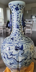 Antique Chinese Qing Dynasty Blue and white dragon Vase with seal mark