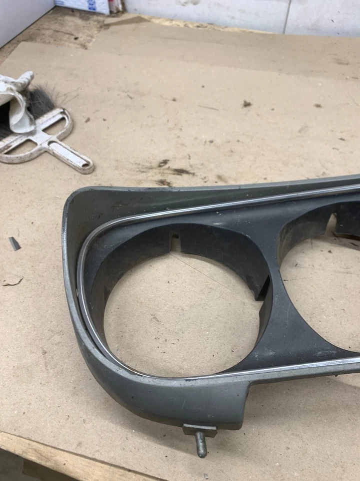 OEM FACTORY ORIGINAL 1974 1975 1976 1977 DATSUN 710 FRONT RADIATOR GRILLE 77 76 - Image 2 of 4