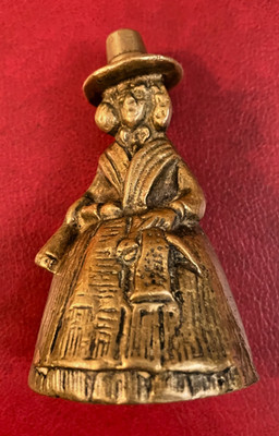 Schöne kleine alte Handglocke aus Messingguss WALISISCHE DAME - 7 cm (24)4
