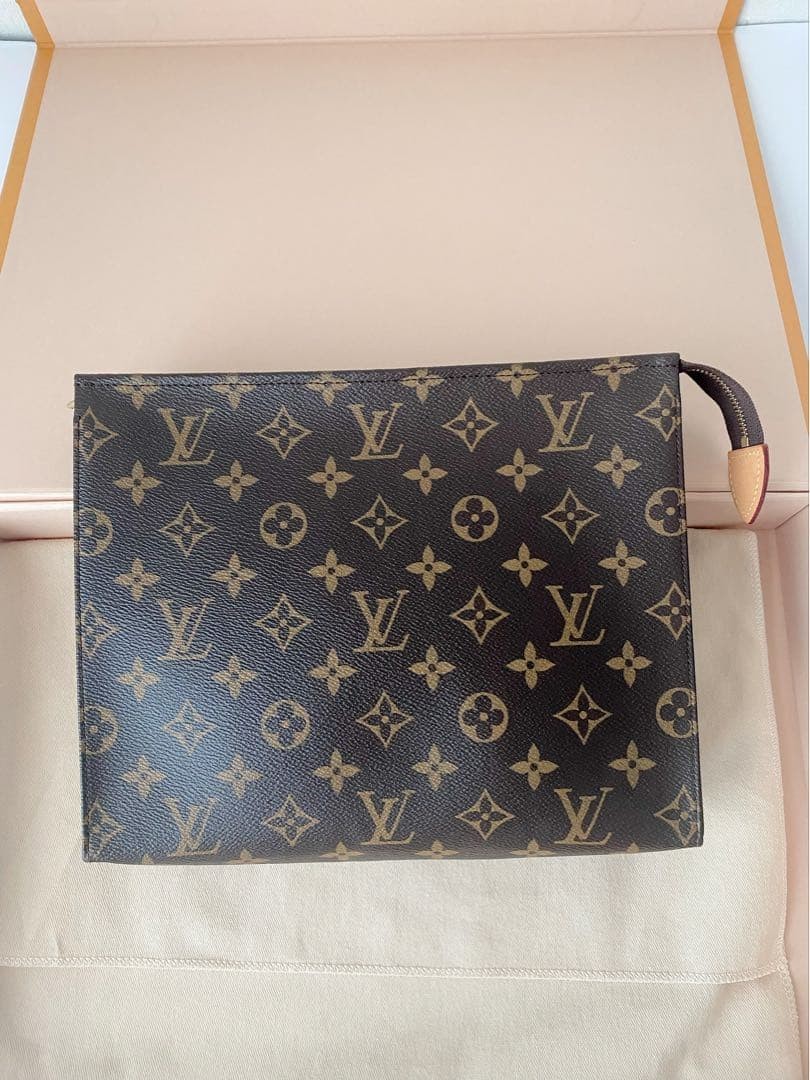 Complete with accessories Excellent condition Lou… - image 1