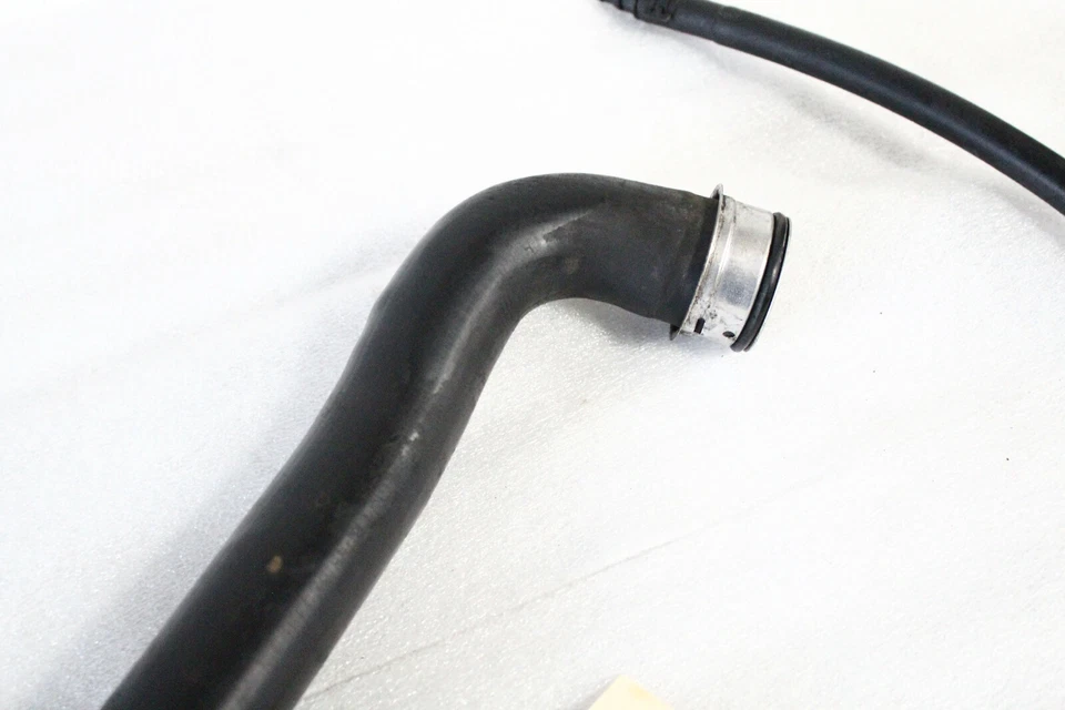 Linha de mangueira de radiador superior esquerda Mercedes Benz C300 W204 J9729 2008-2011 - Imagem 3 de 4