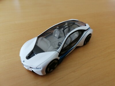 Modellauto BMW Vision Efficient Dynamics 1:64 Karton geöffnet