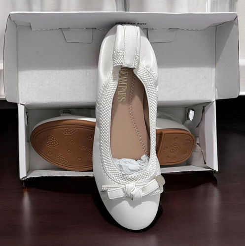 Women's White Slip-On Foldable Ballet Flats Size 6 Bow Topped Silver Trim Detail