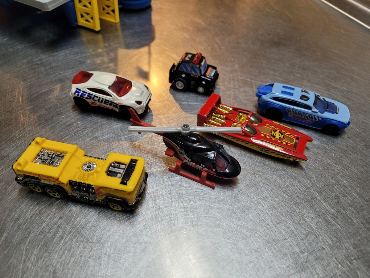 1996 Vintage Hot Wheels Police Chase Track & Bank Playset + Road