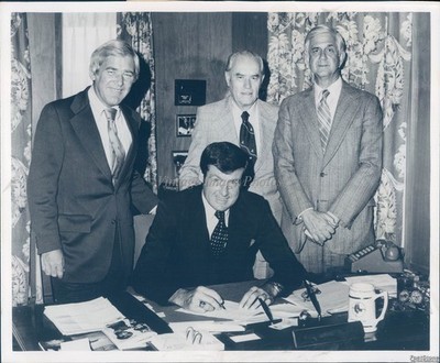 1976 Formal Wear White Collar Worker Necktie Blazer Suit Vintage Photo 8x10