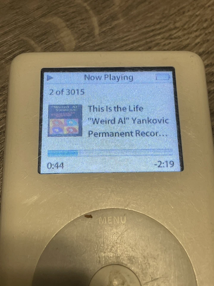 Apple iPod Classic 4th Generation White (20 GB) M9282 3500 Songs TESTED - Image 2 of 4