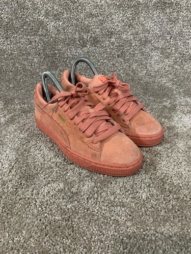 salmon color pumas