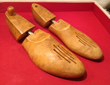 VINTAGE PAIR OF MEN'S "TREE SHOES" CEADER MISSING ONE KNOB
