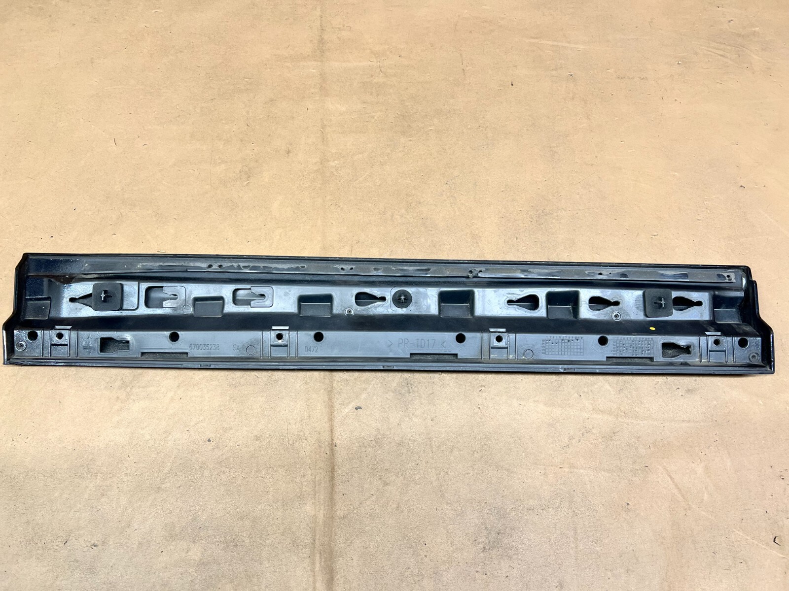 2017-2020 MASERATI LEVANTE REAR LEFT SIDE EXTERIOR DOOR LOWER MOLDING TRIM OEM