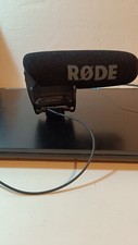 R DE VIDEOMIC PRO DIRECTIONAL RIFLE MICROPHONE WITH WINDPROOF AND CASE