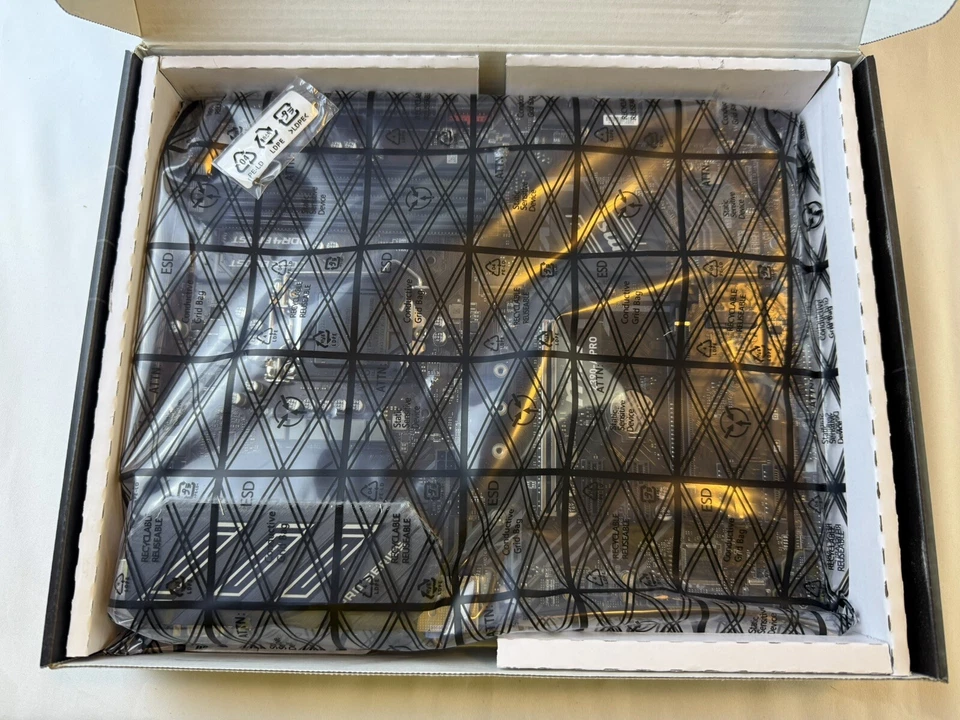 Placa madre Intel para juegos MSI Z390-A PRO LGA1151 - NUEVA Foto 3 de 4