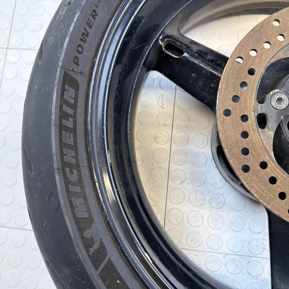 Llanta trasera Suzuki GSXR 600 750 2001-03 eje rotor y neumático dañado OEM Foto 3 de 4