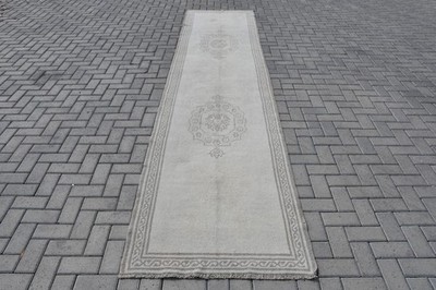 3x13,6 ft Vintage Runner Rug, Turkish White Moroccan Rug