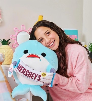 HERSHEY'S Hai Stoff- & Plüschtier, blau, mit HERSHEY'S Aufdruck