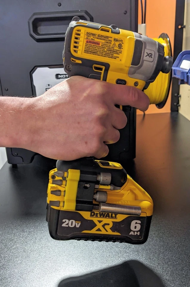 Soporte magnético para atornilladores de impacto y taladros Dewalt 20V Foto 4 de 4