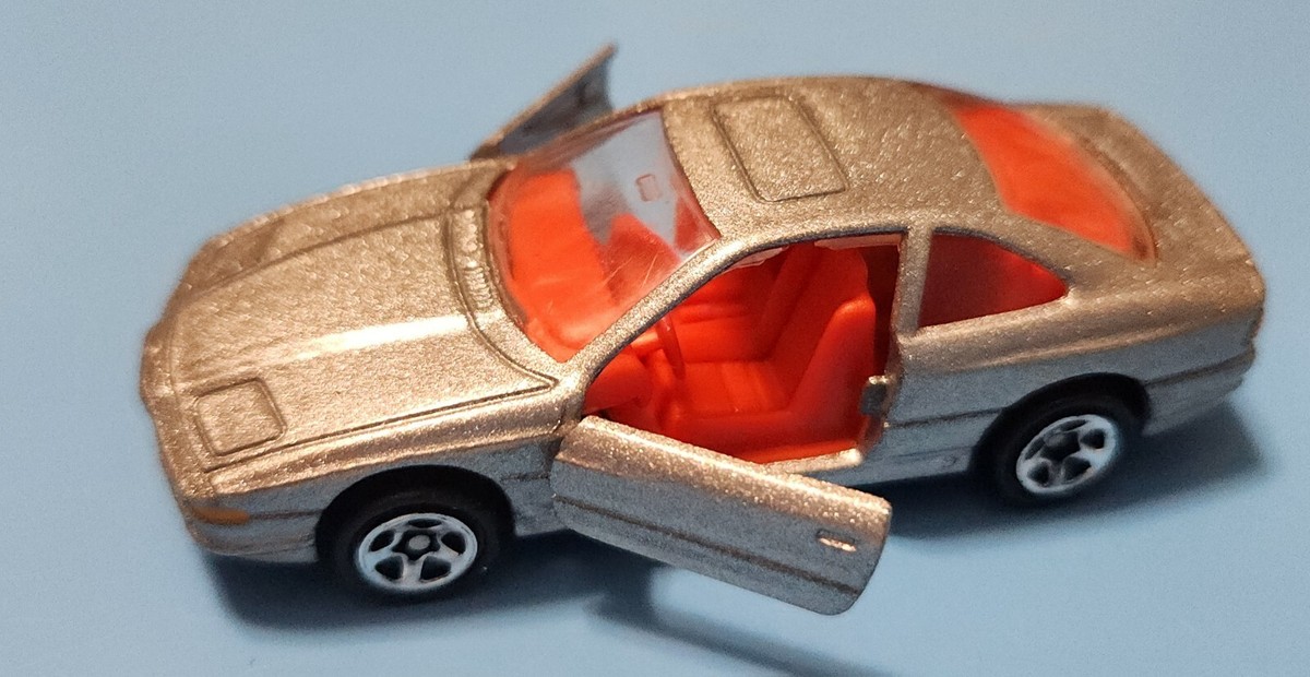 Hot Wheels BMW 850i Silver w/ Red Interior # 498 Doors Open