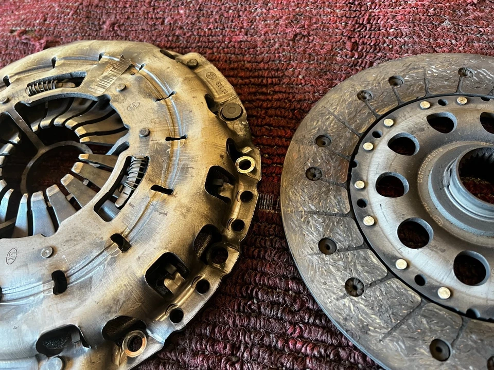 BMW E93 E92 E82 E60 F10 F30 F32 E89 N54 N55 EMBRAGUE MANUAL 21208631999 OEM 92K Foto 4 de 4