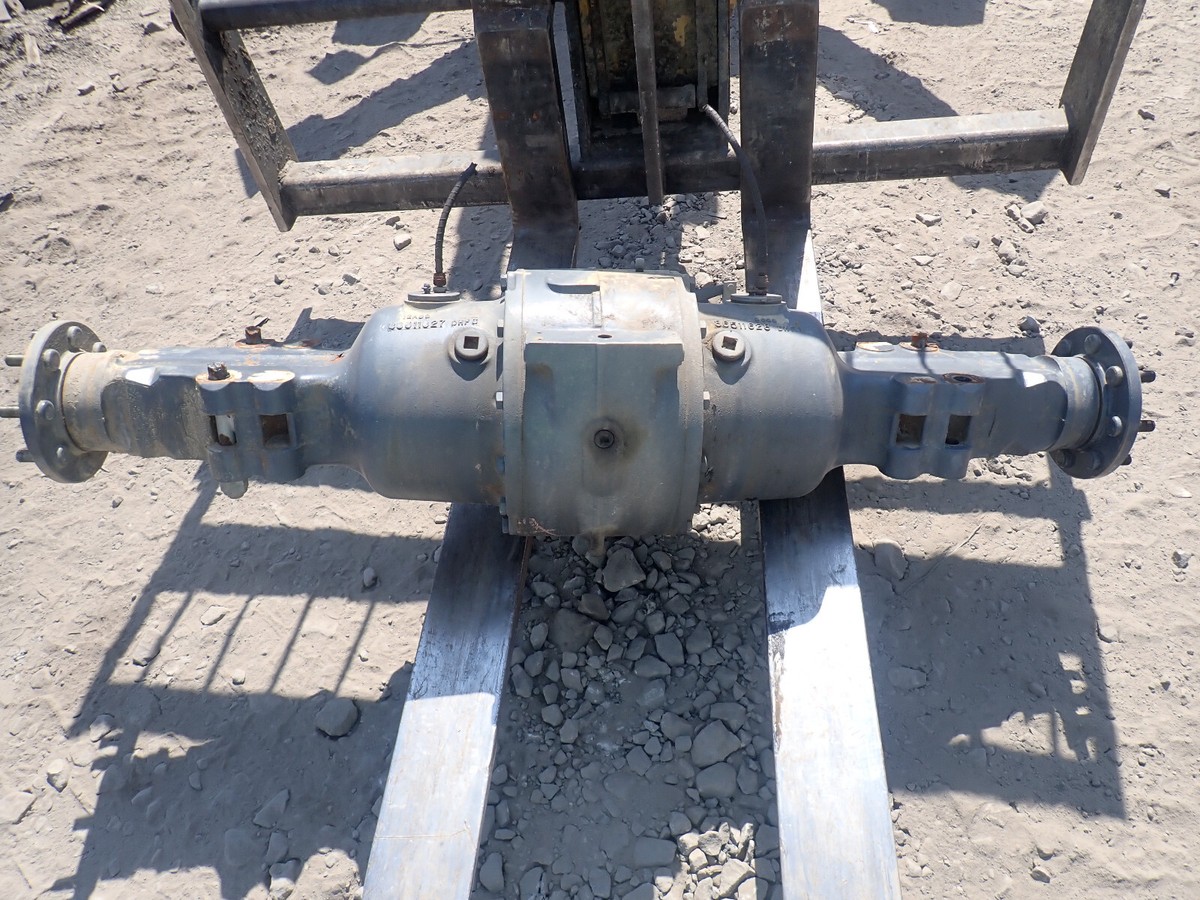 New Holland 555E Backhoe Rear Axle Assembly 85805790 575E 655E