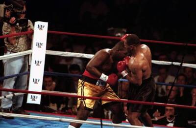 Mike Tyson Is Hit With A Punch V Buster Mathis Jr Old Boxing Photo
