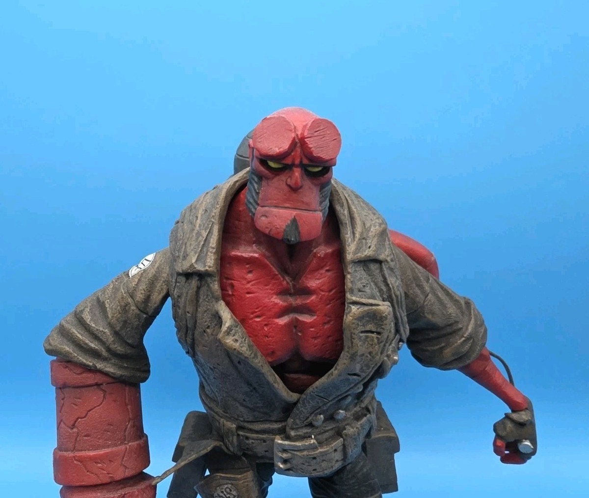 Mezco Toyz Hellboy Comic Book Series 2 Action Figure With Rocket