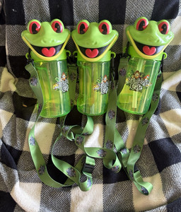 Rainforest Cafe Lot of 3 Green Frog Plastic Straw Bottles w/ Shoulder Strap