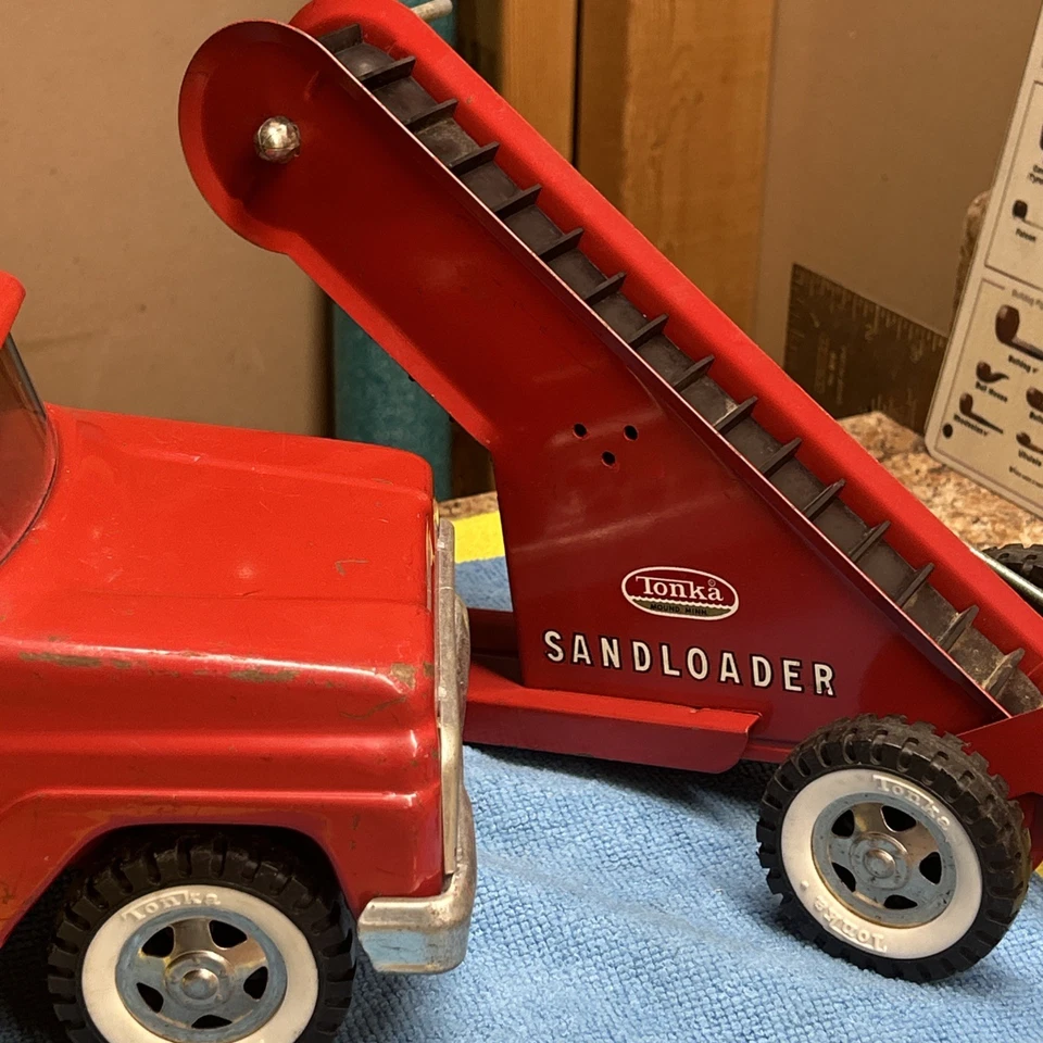 Vintage Tonka Dump Truck - Original Red And Yellow With Sand Loader - Nice🔥🔥 - Image 4 of 4