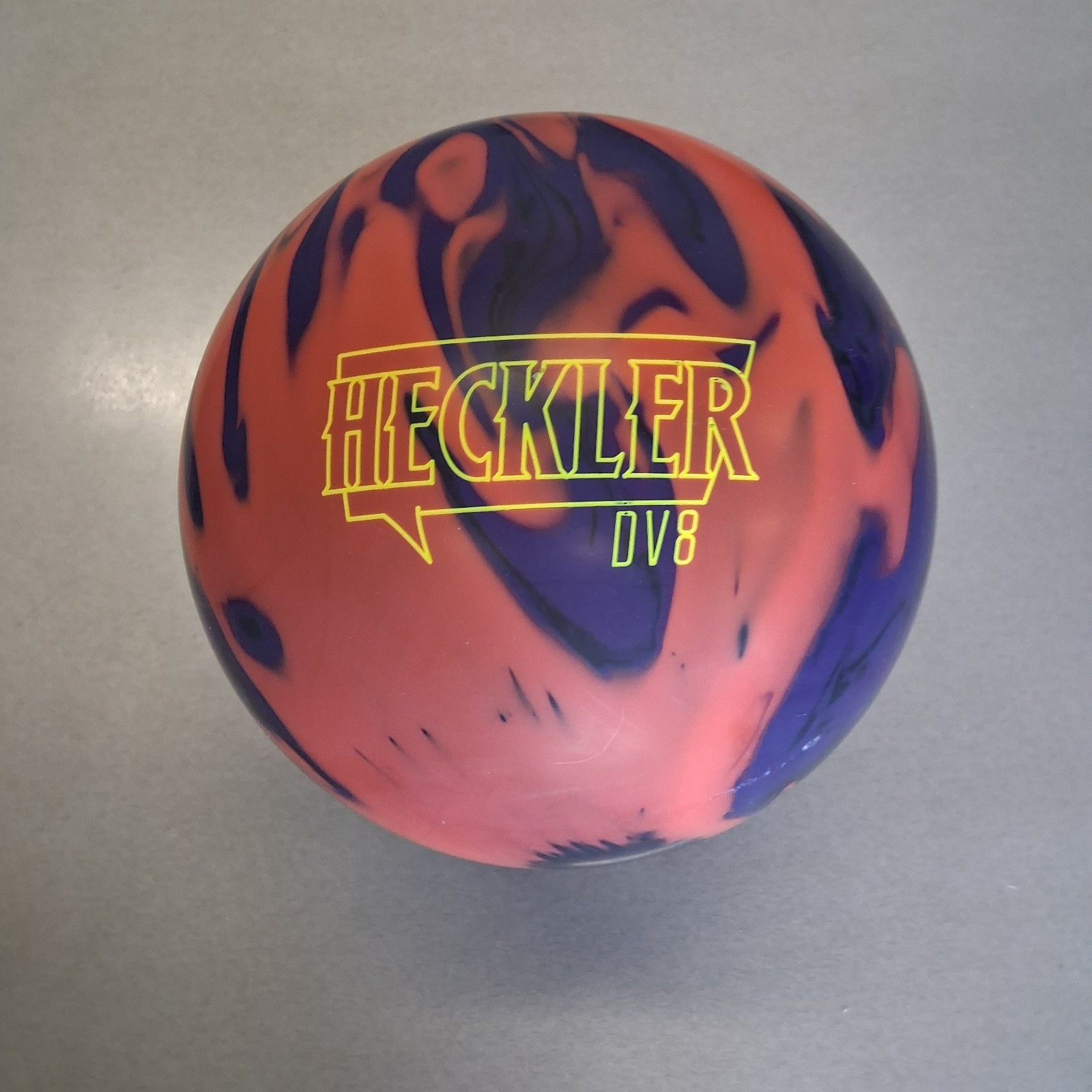 DV8 Heckler    bowling ball  15 LB.    NEW IN BOX!!        #