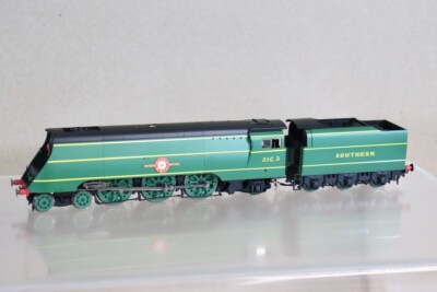 HORNBY R3435 SOUTHERN SR 4-6-2 MERCHANT NAVY LOCOMOTIVE 21C3 ROYAL