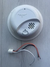  First Alert  9120B Smoke and Carbon Monoxide Detector w/ bases