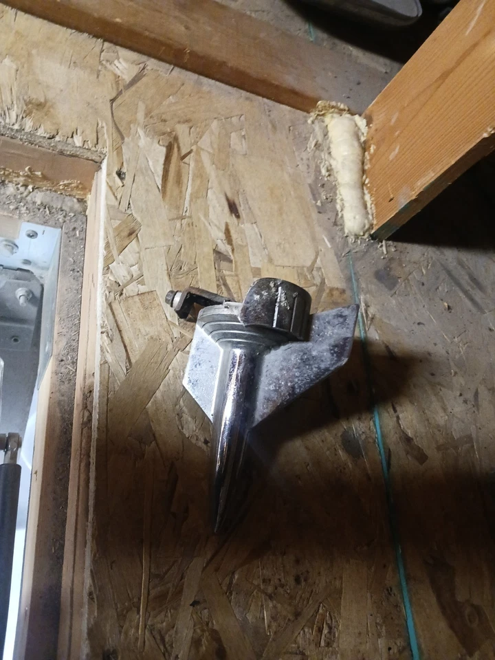 Chevrolet Belair 1957, 210 y 150 capó lateral derecho conjunto de cohetes. Usado OEM (#5) Foto 3 de 3