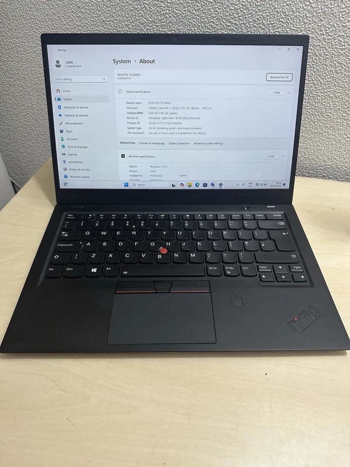 Lenovo ThinkPad X1 Carbon 6th Gen, 14" Full HD, i7-8550U, 8GB RAM, 256GB SSD - Image 3 of 4