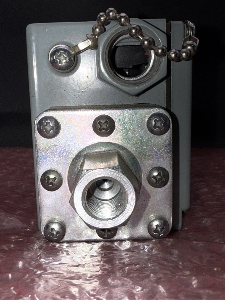 Square D 9012GAW5 Druckschalter, Klasse: 9012, Serie: C, Typ: GAW-5 - Bild 3 von 4