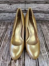 Christian Siriano For Payless Women 7.5 Gold Closed Toe Pumps Heals Slip On