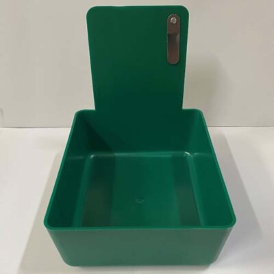 Dental Lab Pans Medium With Metal Clip – 7 1/16" X 5 5/8" X 2 3/8" Deep (Box Of 10)