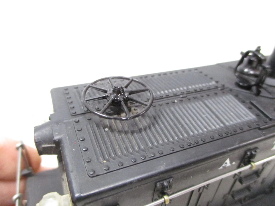 Lionel 6220 ATSF Diesel Switcher with Bell, Black Postwar O gauge X7374 - Image 3 of 4