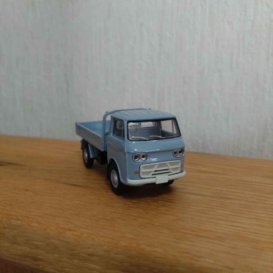 Винтажный самосвал Tomica Mazda E2000 - Изображение 2 из 4