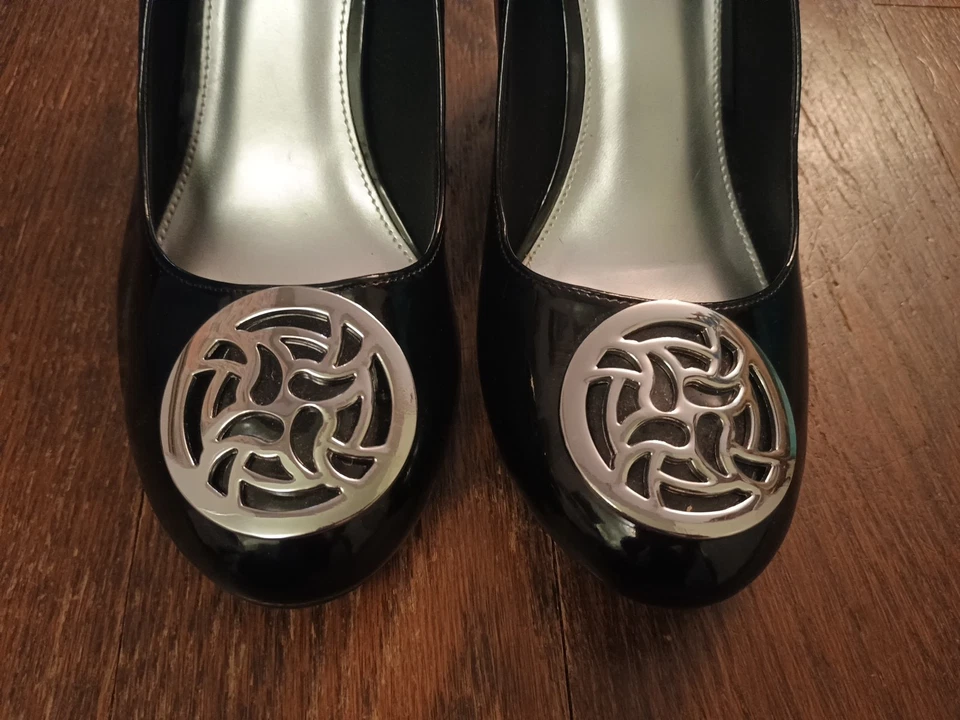 Fioni Black Faux Patent Silver Round Medallion 3.25" Wedge Heels Pumps 10 W EUC - Image 3 of 4