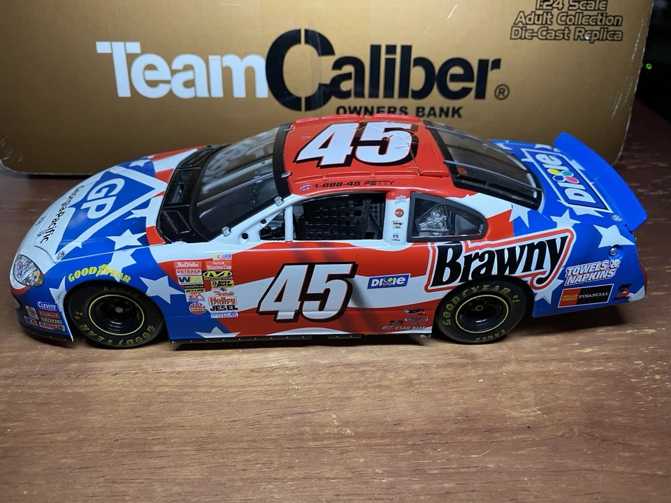 Banco de autos de carreras Team Calibre 1:24 Die Cast NASCAR Kyle Petty #45 Georgia Pacific Foto 3 de 4