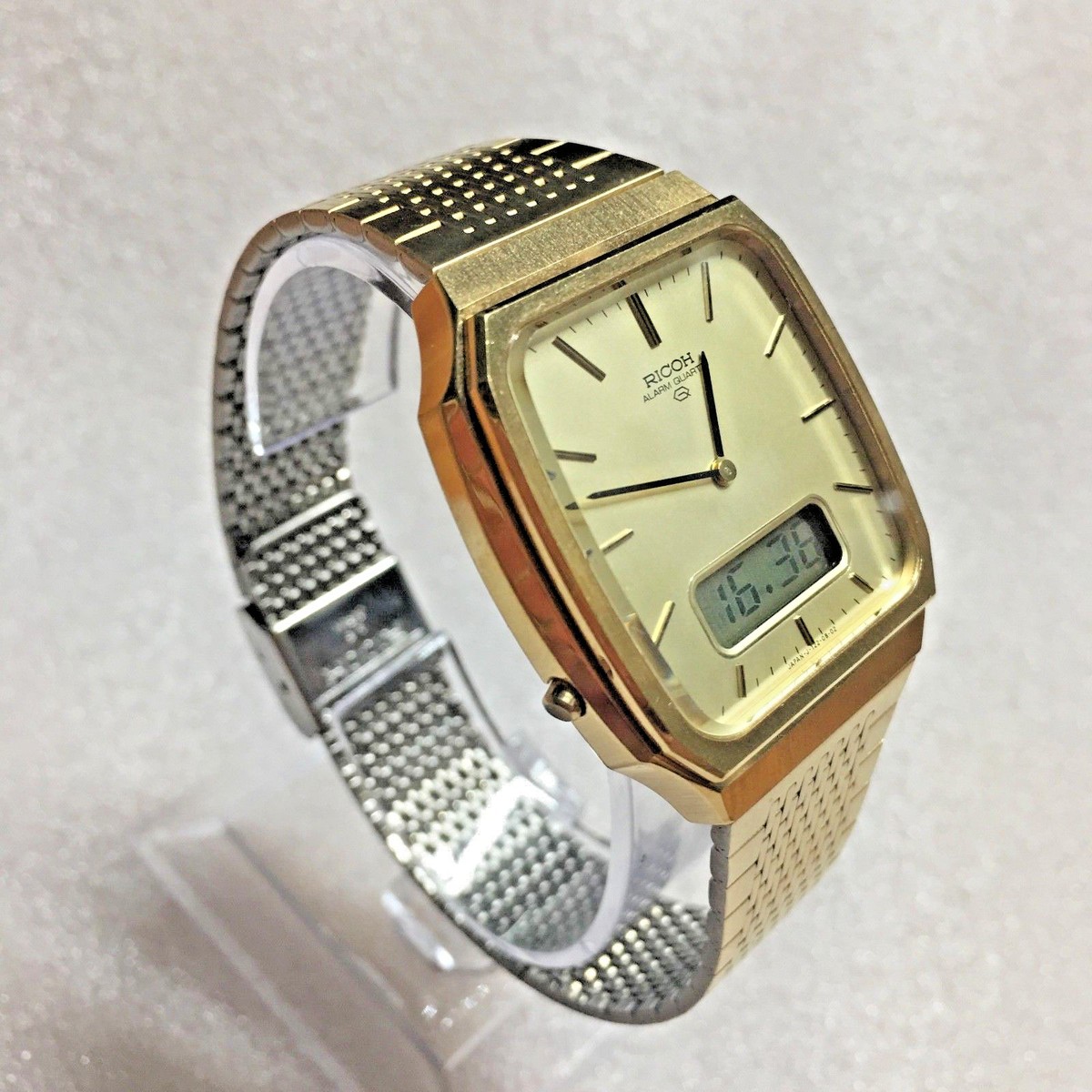 EXCELLENT RARE VINTAGE RICOH GOLD TONE ANA-DIGI ALARM QUARTZ WATCH