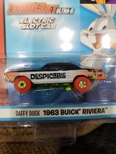 AUTO WORLD THUNDERJET R33/1 HO SLOT CAR Daffy Duck 1963 Buick Riviera