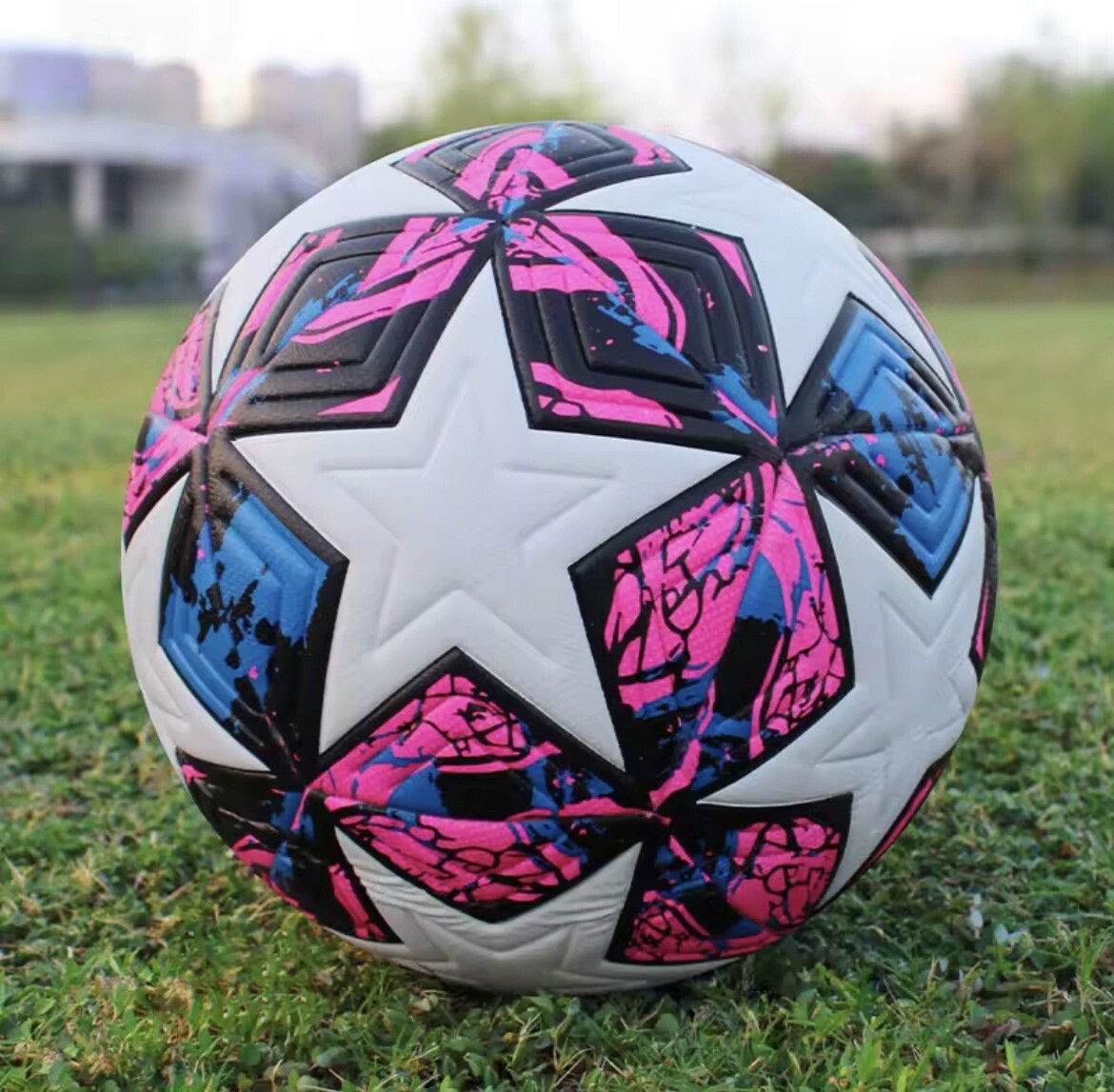 Ballon de football taille 4 résistant toutes surfaces et taille 5 entraînement