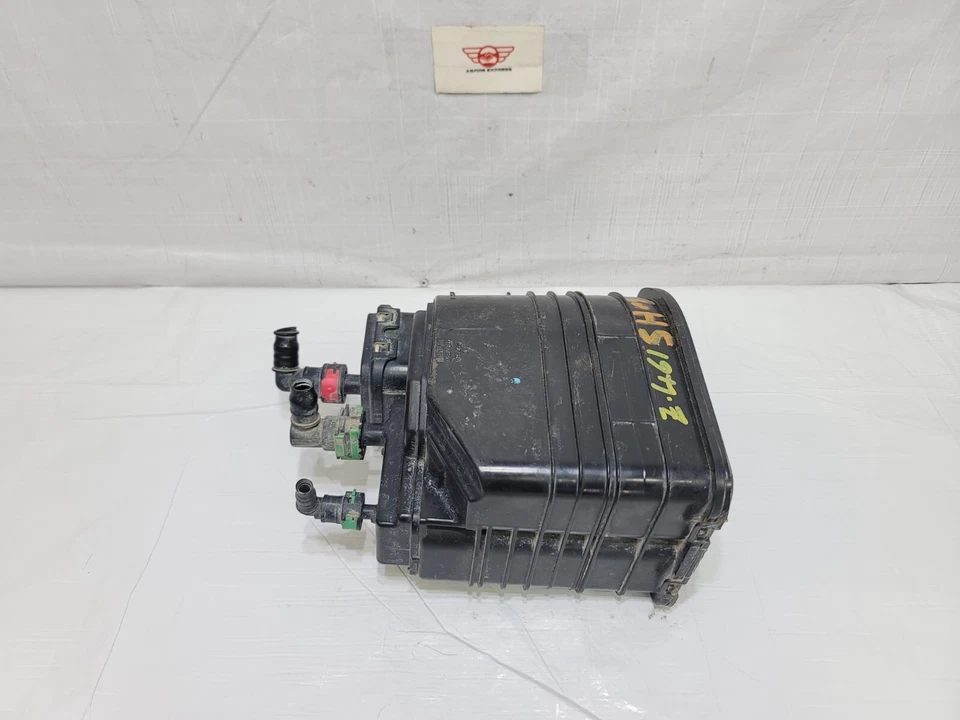 Chevrolet Colorado 2017-2022 bote de vapor de combustible OEM 84065744 Foto 2 de 4