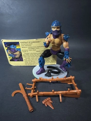 Vintage TMNT 1988 Shredder Action Figure With 2 Weapons, Belt & Card - ORIGINAL